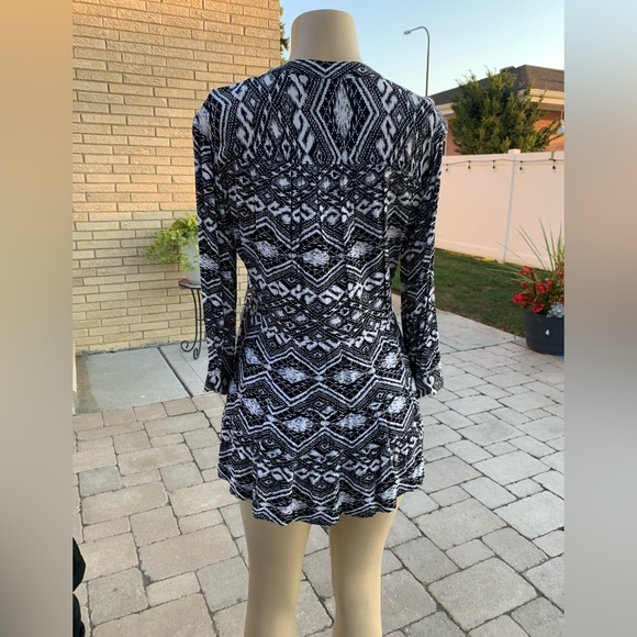 Bit & Bridle Black and White Patterned blouse size M - Picture 2 of 6